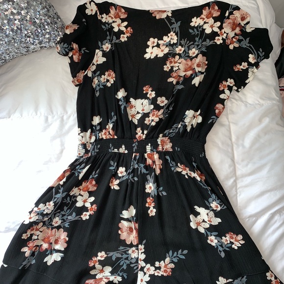 Front tie flower romper - Picture 5 of 7